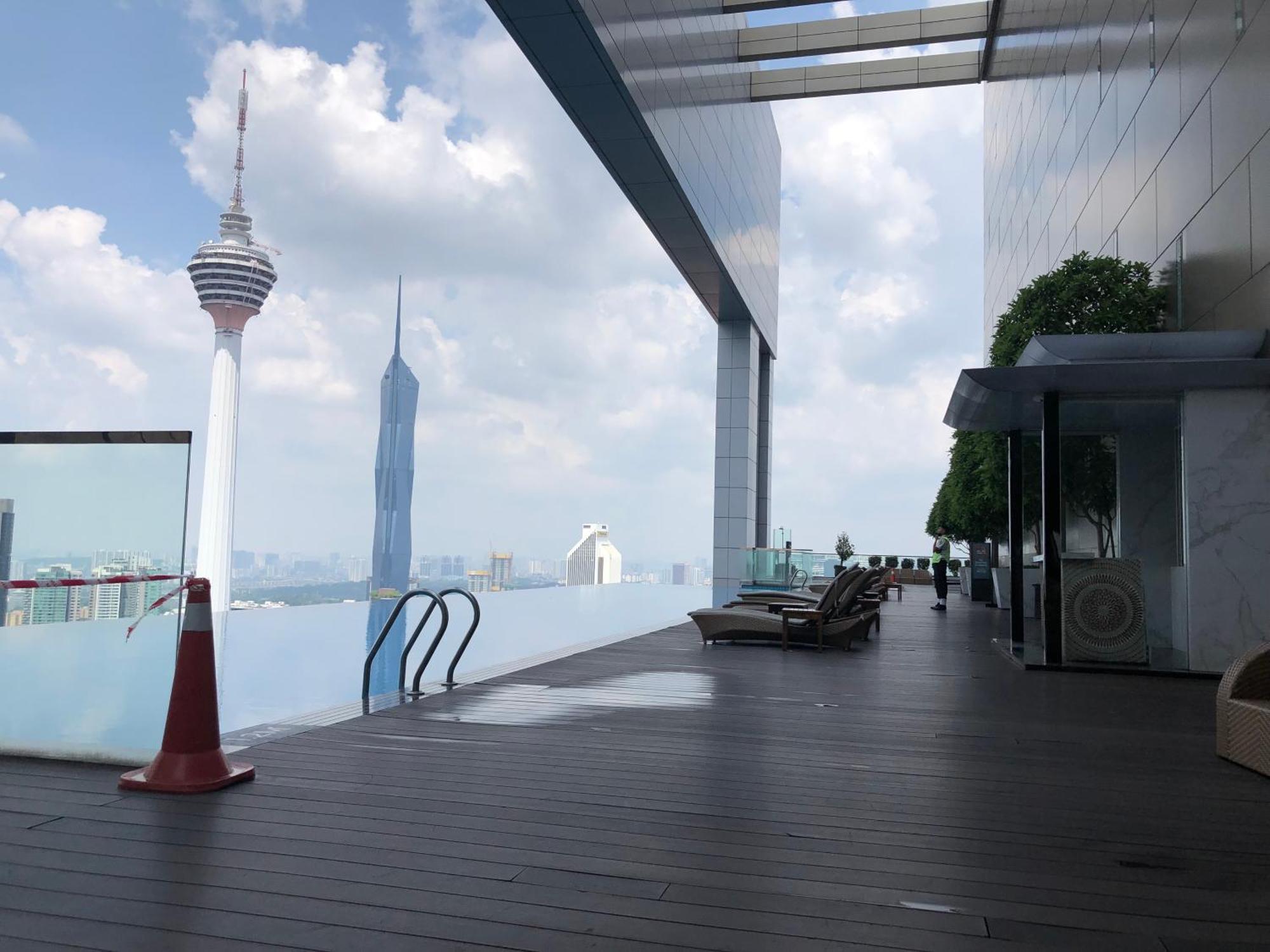 Amazing Pool By Platinum Suites Klcc Kuala Lumpur Exteriör bild